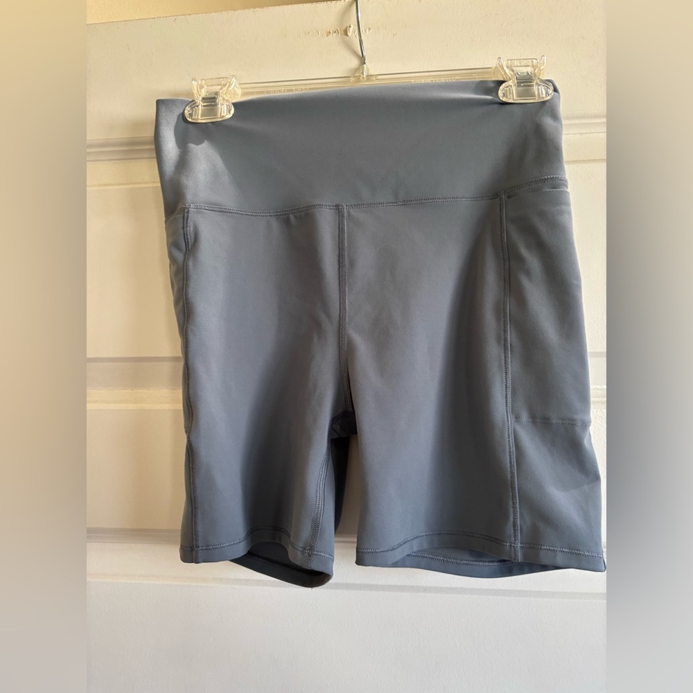 Vuori Shorts Womens Small Gray High Rise Pocket Biker Athletic Compression Yoga - Picture 5 of 10